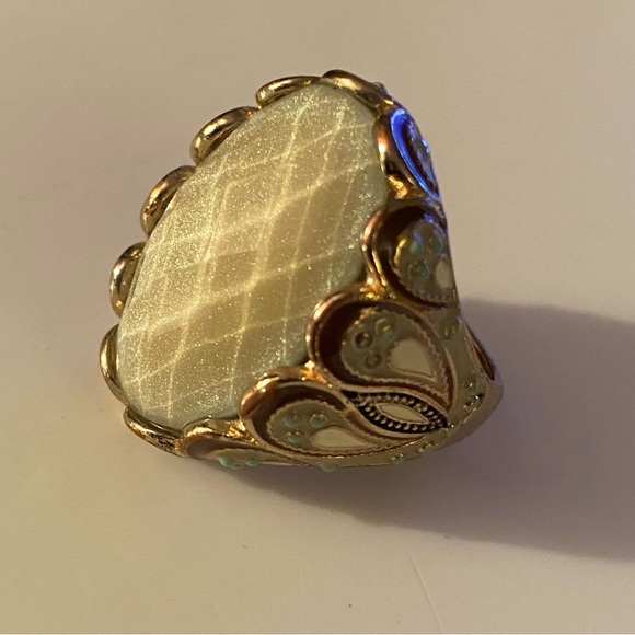 Beautiful fashion statement ring. - Picture 3 of 6